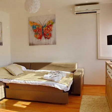 Arka Apartman *