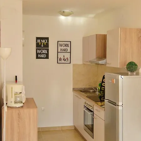 Apartman Arka *